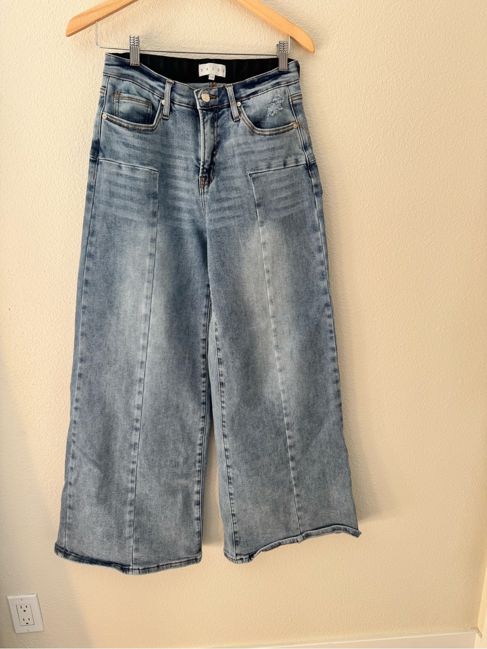 Saige High-Rise Light Blue Wide-Leg Jeans size 28/7